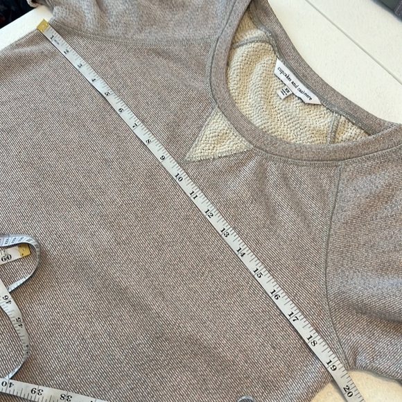 Cupcakes & Cashmere Pink Shimmer Short Sleeve Sweatshirt Sz XS - Picture 5 of 7